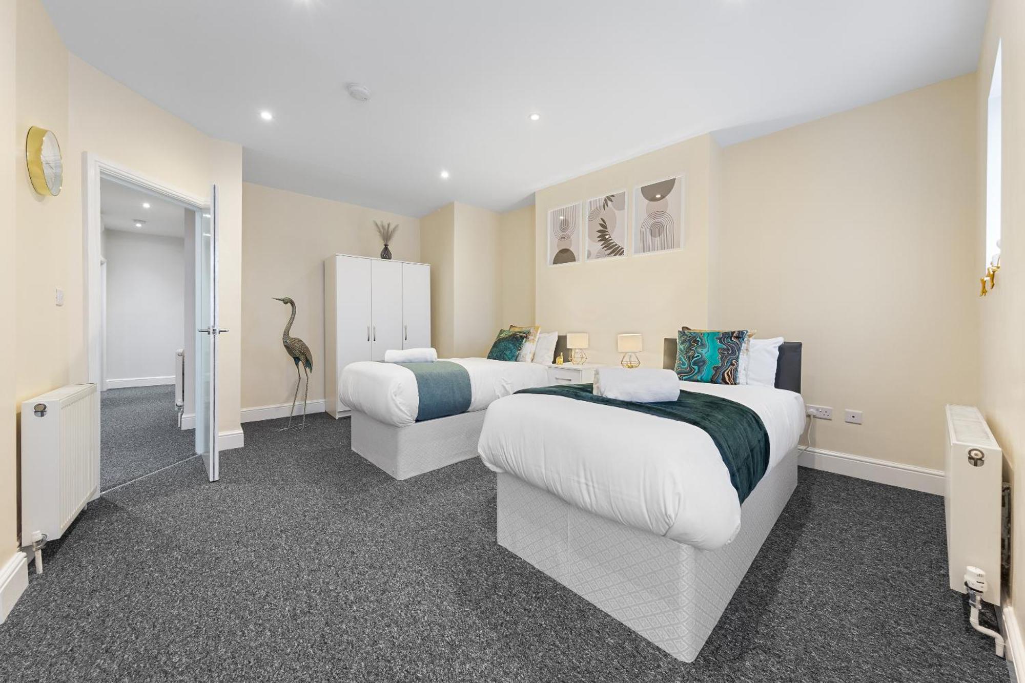 Elegant 2Br London Hideaway- King Bed, Sleeps 6 - Parking- Instant Book- 20 Percent Off Limited Time! Barnet Exterior photo