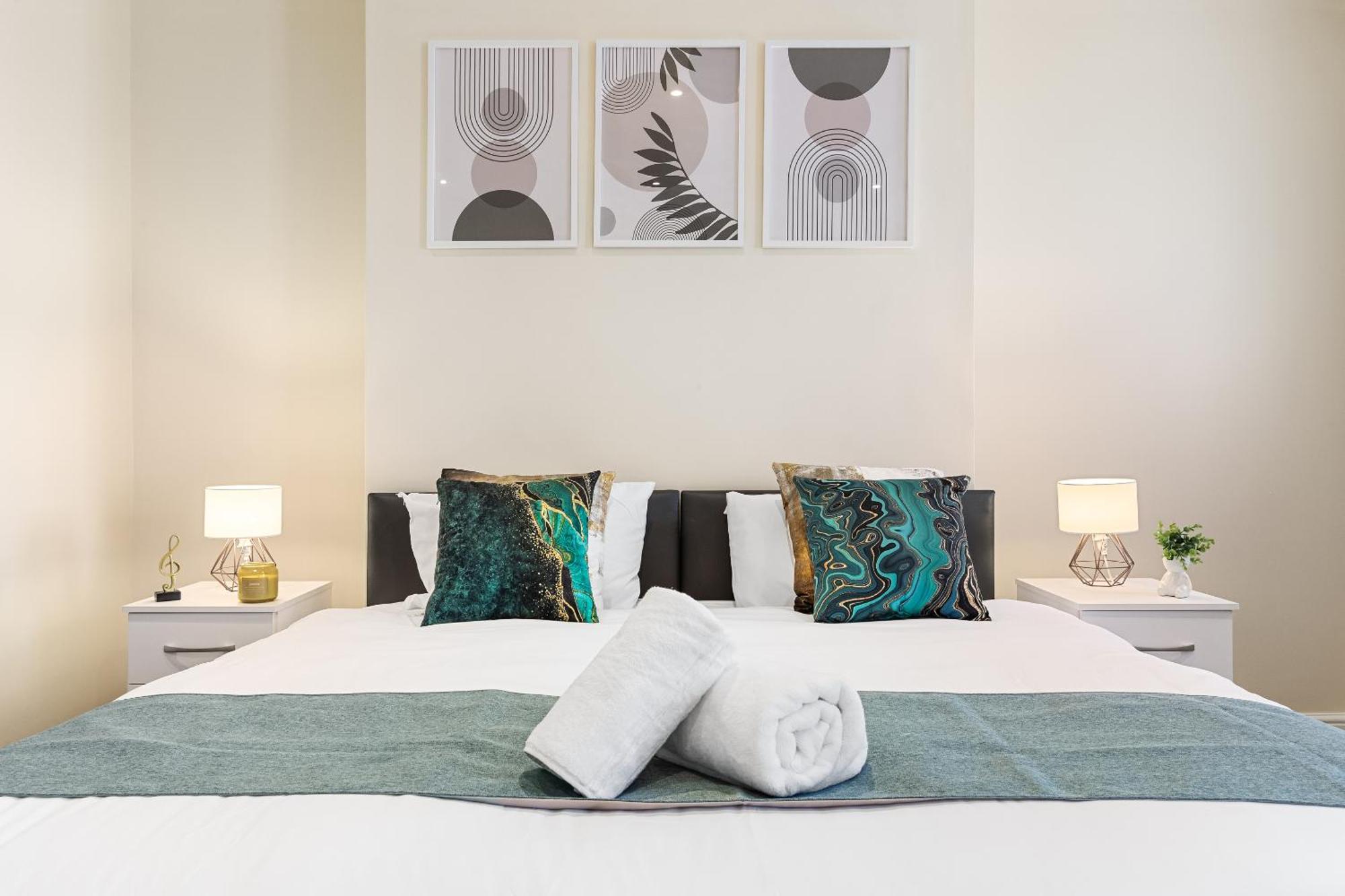 Elegant 2Br London Hideaway- King Bed, Sleeps 6 - Parking- Instant Book- 20 Percent Off Limited Time! Barnet Exterior photo