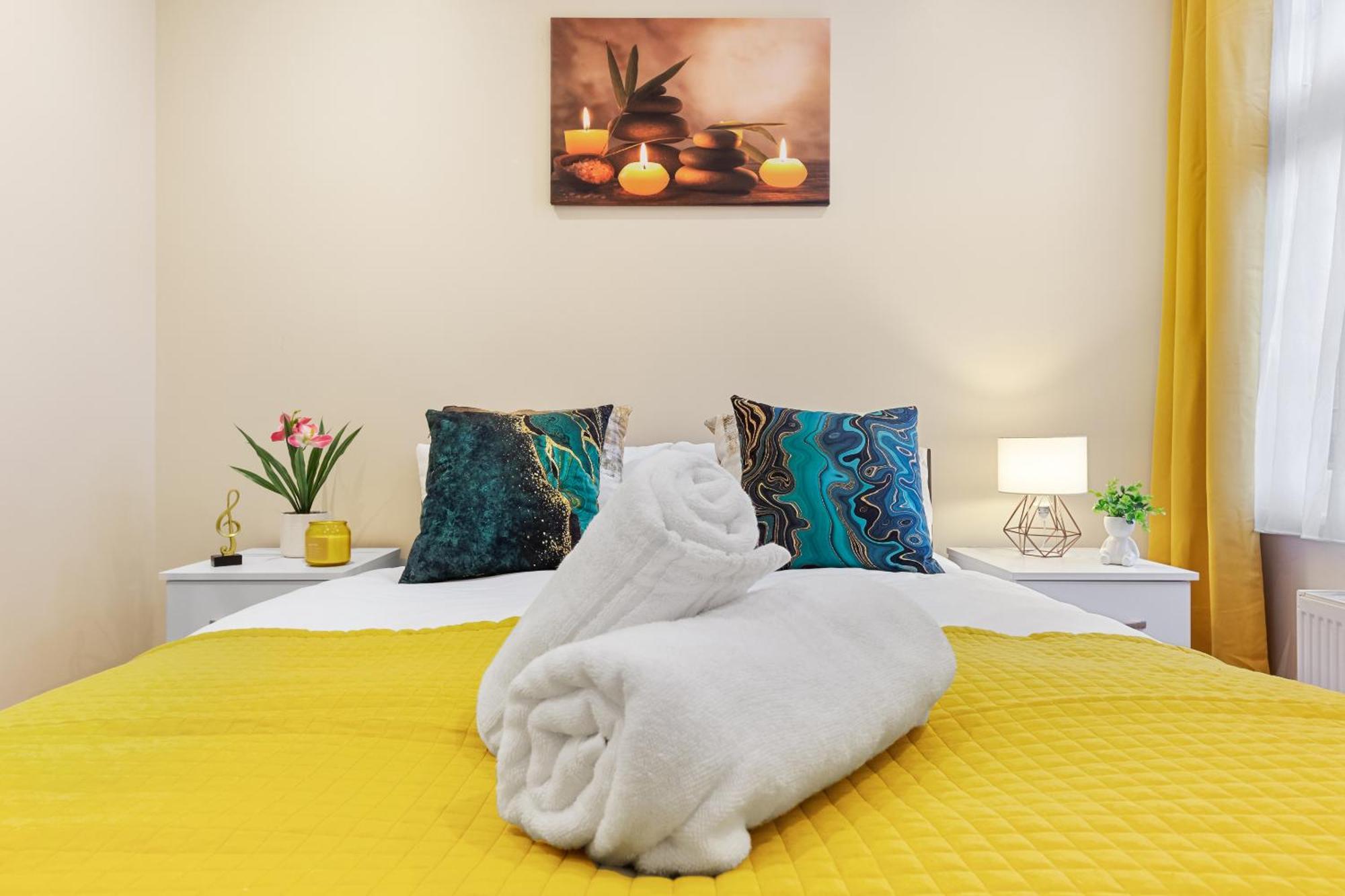 Elegant 2Br London Hideaway- King Bed, Sleeps 6 - Parking- Instant Book- 20 Percent Off Limited Time! Barnet Exterior photo