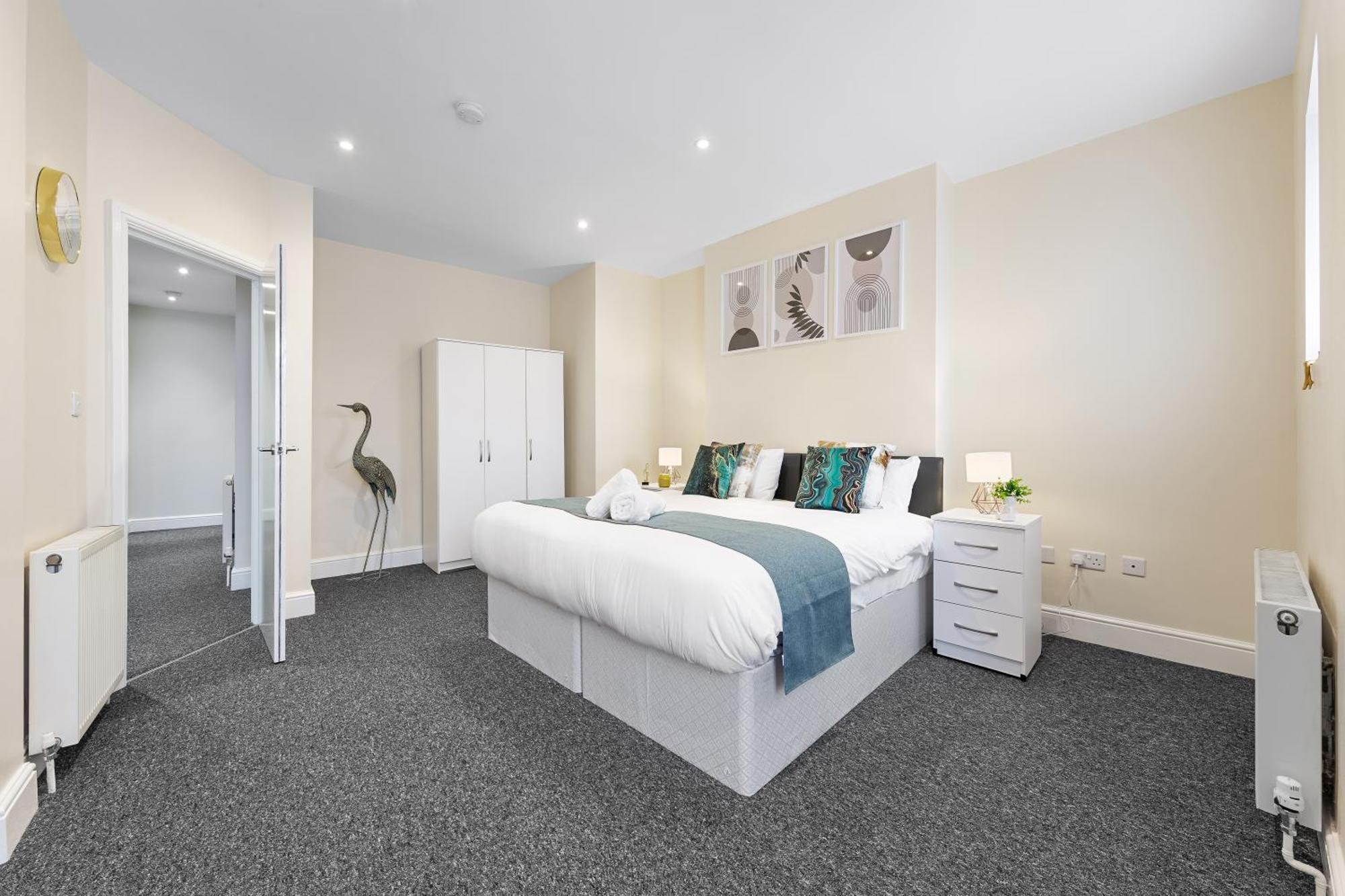 Elegant 2Br London Hideaway- King Bed, Sleeps 6 - Parking- Instant Book- 20 Percent Off Limited Time! Barnet Exterior photo